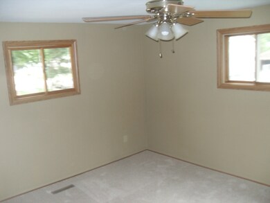 unlisted-address, Carpentersville, IL 60110 - photo 7