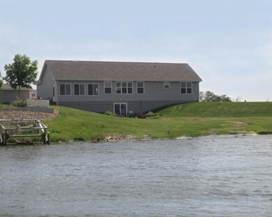 TwnLk house lakeside 2
