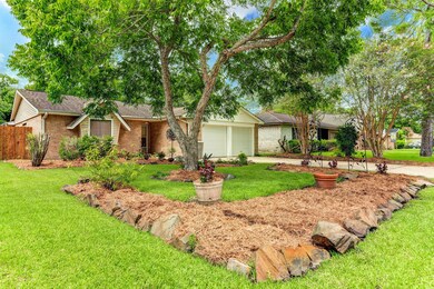 16722 Barcelona Dr, Friendswood, TX 77546 - photo 2
