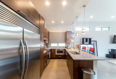 2501 E 9th St, Austin, TX 78702 - photo 5