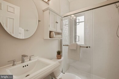 The Winthrop unit 705, Washington, DC 20036 - photo 4