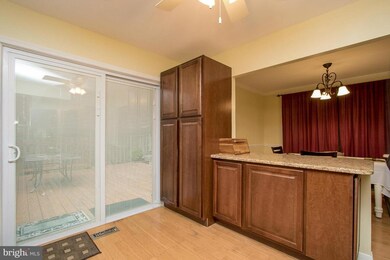 6000 Forrest Hollow Ln, Springfield, VA 22152 - photo 5