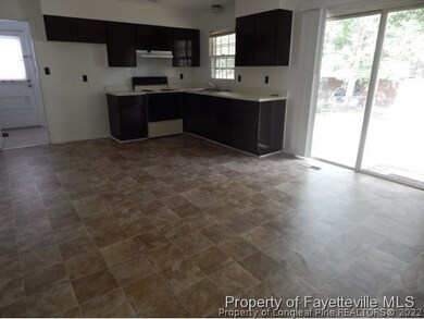 675 Edgehill Rd, Fayetteville, NC 28314 - photo 4