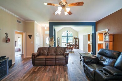 201 Chaparral Dr, Granbury, TX 76049 - photo 6