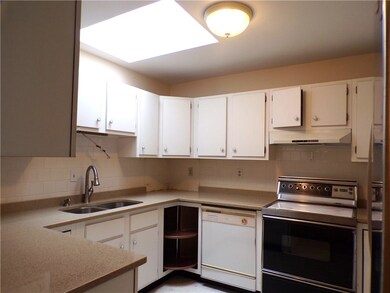 142 Edaville Ct, Warwick, RI 02886 - photo 6