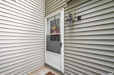 2422 E 51st St unit E, Davenport, IA 52807 - photo 2