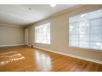 6771 E Mockingbird Ln, Dallas, TX 75214 - photo 4