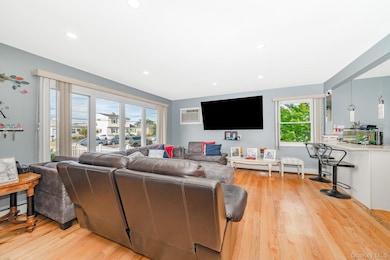 11 Overton St, Freeport, NY 11520 - photo 6