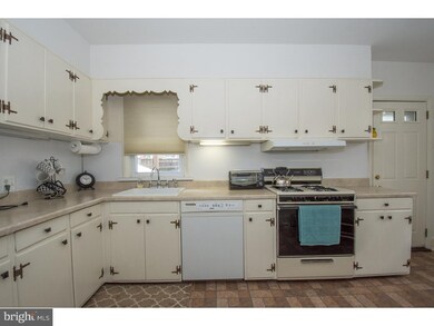 330 Lakeview Ave, Drexel Hill, PA 19026 - photo 7