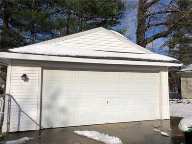 29337 Beechwood Dr, Wickliffe, OH 44092 - photo 2