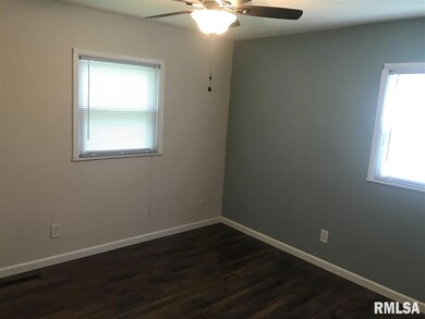 1840 Welshire Dr, Davenport, IA 52806 - photo 7