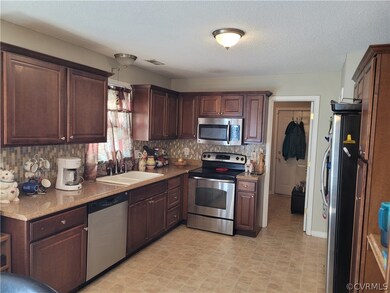 Great storage, stainless steel appliances, Tile Ba