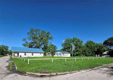 602 N Collins Ave, Okmulgee, OK 74447 - photo 3