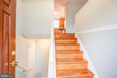 5907 Aplomado Dr, Burke, VA 22015 - photo 2