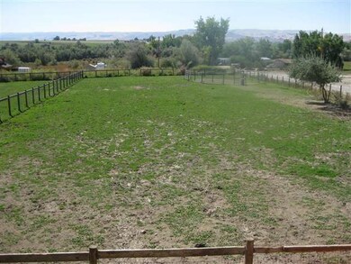 2311 Lower Pond Ln, Homedale, ID 83628 - photo 4