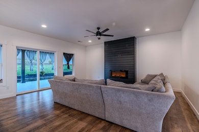 531 W La Strada Cir, Medford, OR 97504 - photo 6