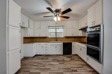 7900 Irish Dr, North Richland Hills, TX 76180 - photo 4