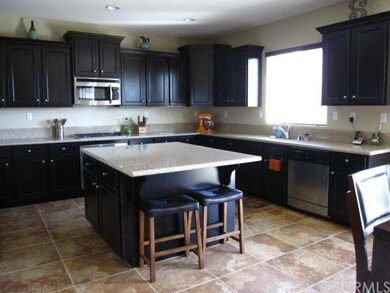 5431 N Valles Dr, San Bernardino, CA 92407 - photo 2