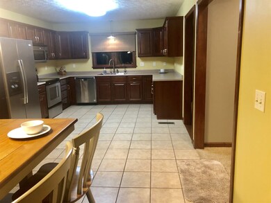 319 Shamrock Ave, Greentown, IN 46936 - photo 4