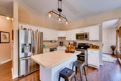 Stainless appliances!  Double Oven!!
