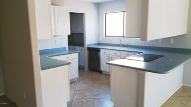 8131 E Dahlia Dr, Mesa, AZ 85208 - photo 3