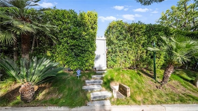 1046 N Hillcrest Rd, Beverly Hills, CA 90210 - photo 2