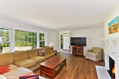 03_95coachlane_10001_LivingRoom_MLSuse_1