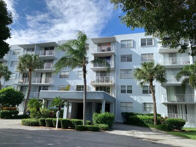 Breakwaters unit 36, West Palm Beach, FL 33401 - photo 3