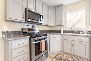6-web-or-mls-2515-e-scenic-turn-ln
