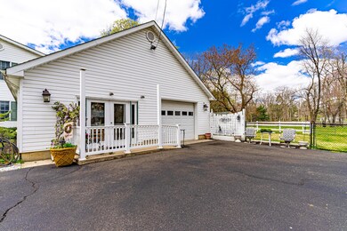 1572 Silverton Rd Toms River-large-012-0