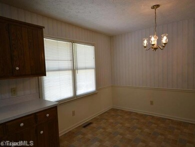 2103 Harvell St, Asheboro, NC 27205 - photo 6