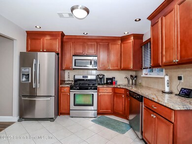 32 Sutton Place unit 144, Staten Island, NY 10312 - photo 7