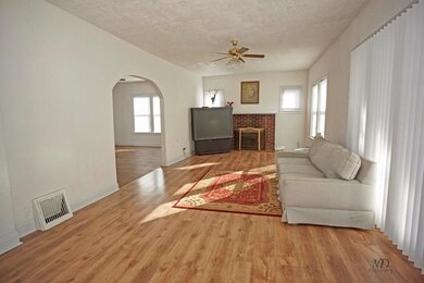 unlisted-address, Waukegan, IL 60085 - photo 3