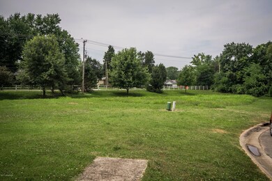 6206 Saskatchewan Dr, Louisville, KY 40228 - photo 7