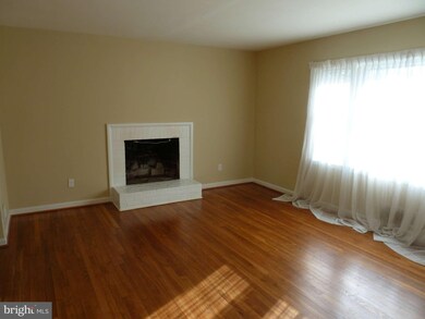 2119 Reynolds St, Falls Church, VA 22043 - photo 5