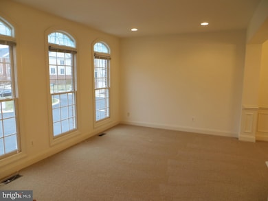 6905 Stanwick Square, Gainesville, VA 20155 - photo 3