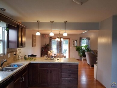 7118 SW 17th St, Topeka, KS 66615 - photo 5