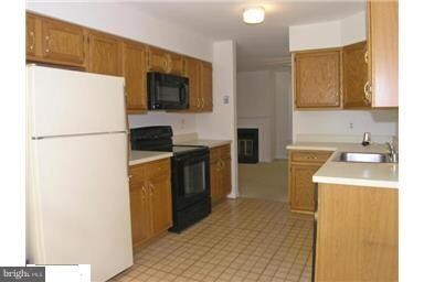304D Locust St SE unit 16, Vienna, VA 22180 - photo 7
