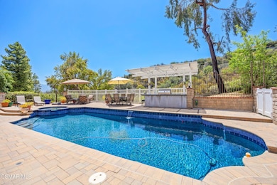 56-web-or-mls-UpmarketMedia_24744L-140