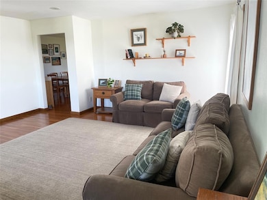 3798 60th St, Grinnell, IA 50112 - photo 6