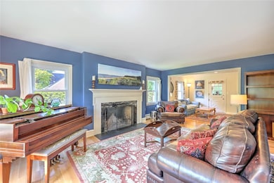 87 Cambria Ct, Pawtucket, RI 02860 - photo 4