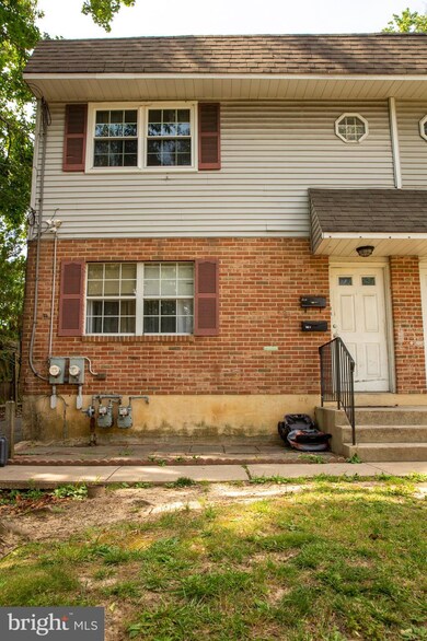 727 Bartram Ave, Collingdale, PA 19023 - photo 2