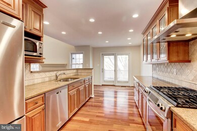 10 Bloomingdale Ct, Rockville, MD 20852 - photo 2