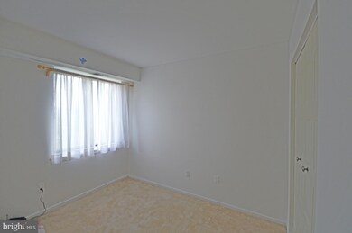 Treebrooke unit 308, Oakton, VA 22124 - photo 4