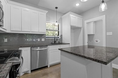 924 W Florence St, Denison, TX 75020 - photo 6