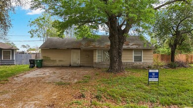 9214 Highlawn St, Houston, TX 77022 - photo 2