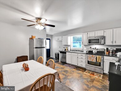 930 Albert Dr, Orwigsburg, PA 17961 - photo 4