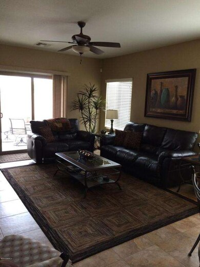 Living Room2 (2)