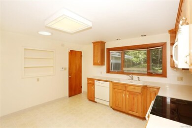LARGE EAT-IN KITCHEN WITH BAY WINDOW TO BEAUTIFUL 