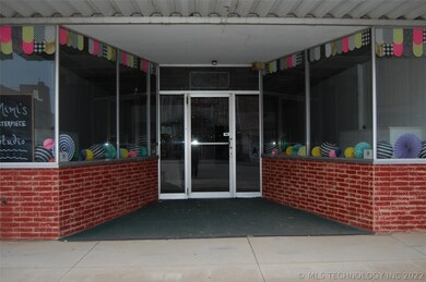 414 W Main St, Henryetta, OK 74437 - photo 3